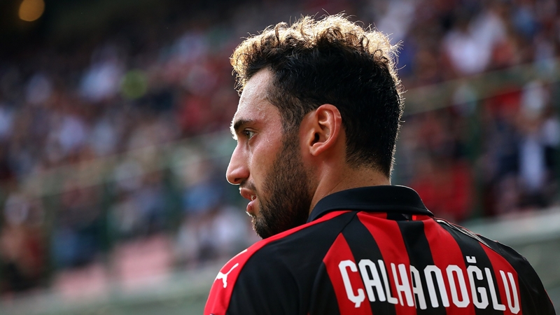 Hợp đồng giữa Calhanoglu và AC Milan sắp kết thúc