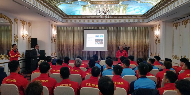 Đội tuyển quốc gia Việt Nam cập nhật kiến ​​thức về dinh dưỡng thể thao