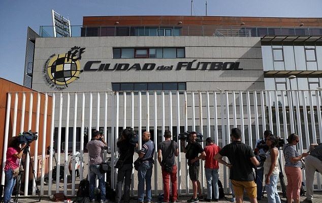 Liên đoàn bóng đá Tây Ban Nha cùng lời đe dọa sẽ tước quyền tham dự World Cup