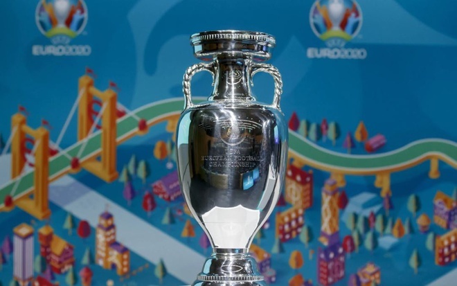 Tạm hoãn Euro 2020 – FIFA cần cân nhắc lại tổ chức FIFA Club World Cup