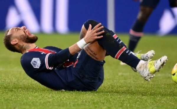 Tiền đạo Neymar chấn thương và động thái đáp trả của PSG
